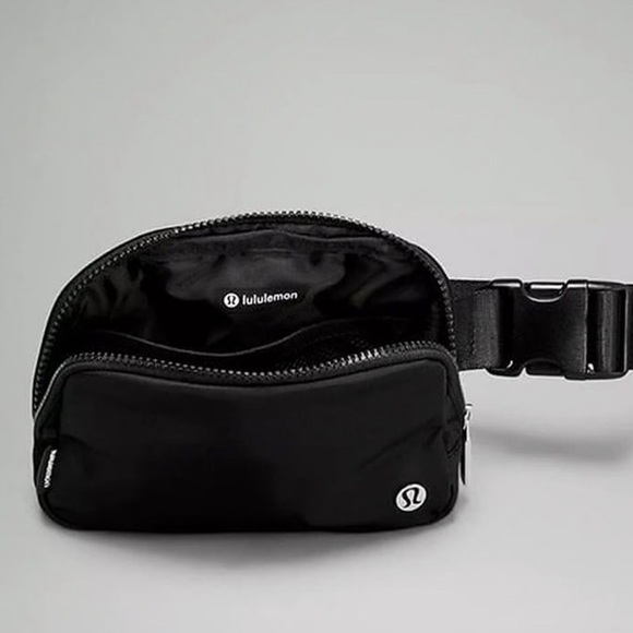 NWT - Lululemon Everywhere Belt Bag Black Crossbody Strap 1L #unisex - Picture 3 of 7